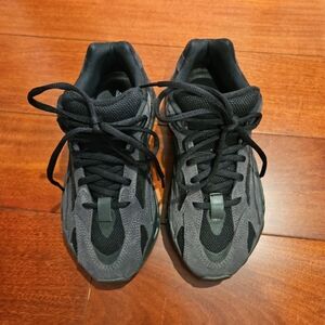 Yeezy Adidas Boost 700 V2 in Vanta